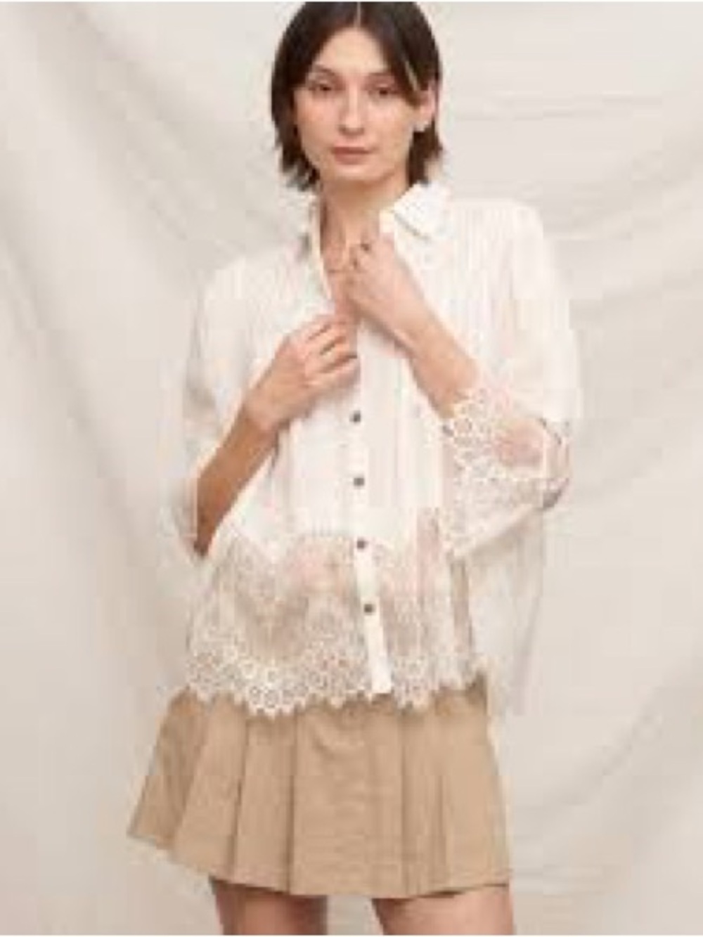 Cupio button-up blouse featuring delicate lace trim size large